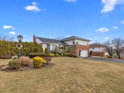 6 Regent Lane, New Hyde Park, NY, 11040