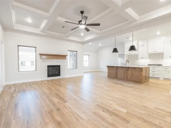 9209 NW 116th St, Yukon, OK 73099