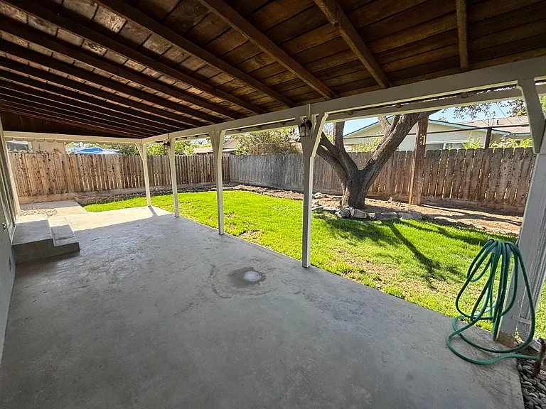 1903 W Fountain Way — Photo 16