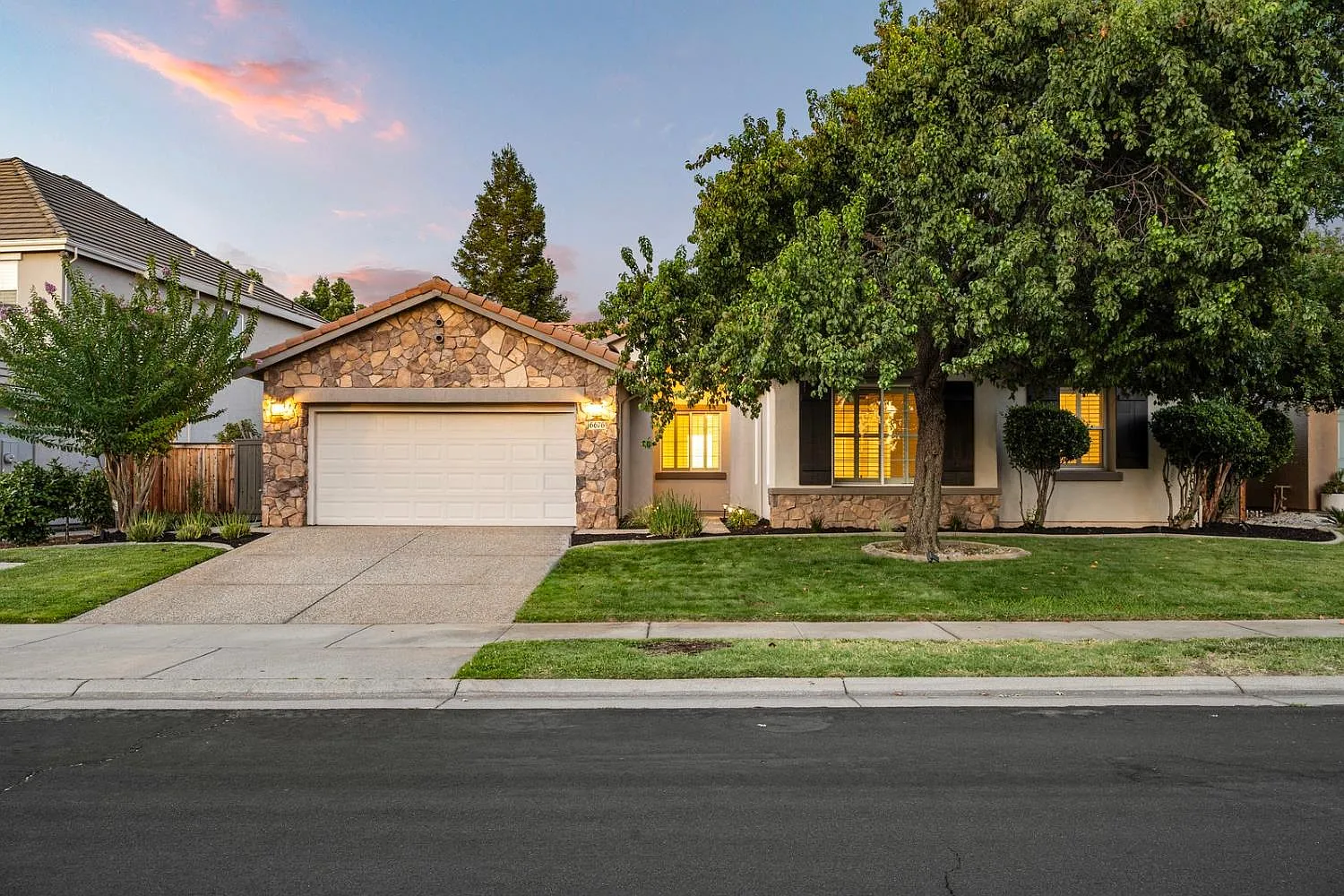 6676 Rose Bridge Dr photo 1