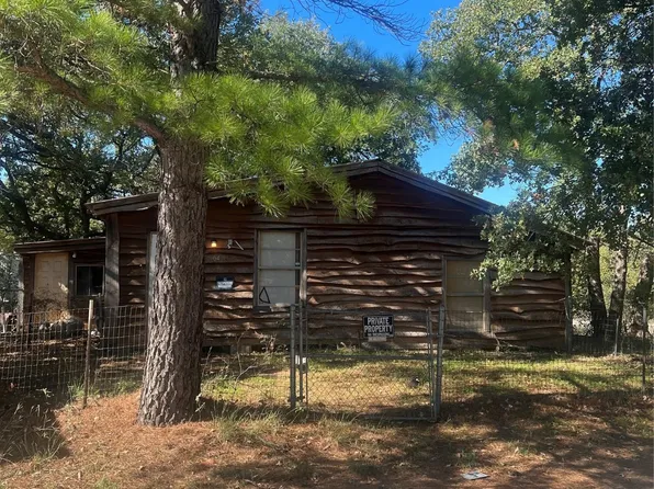 104 Fairwood Ln, Nocona, TX 76255