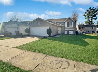 62 Regent St SE, Kentwood, MI 49548
