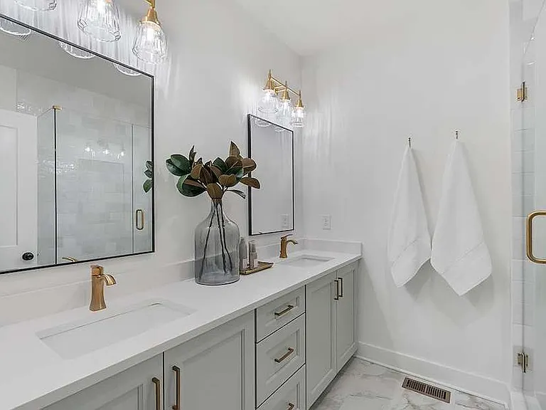 3rd Floor Master Bathroom