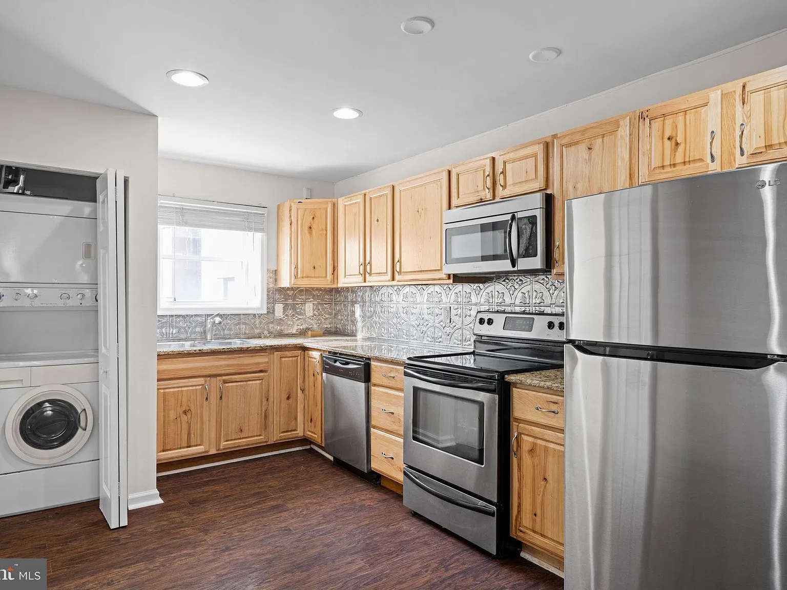 1 bed, 1.5 bath, 1000 sqft, $2,295 — Photo 3