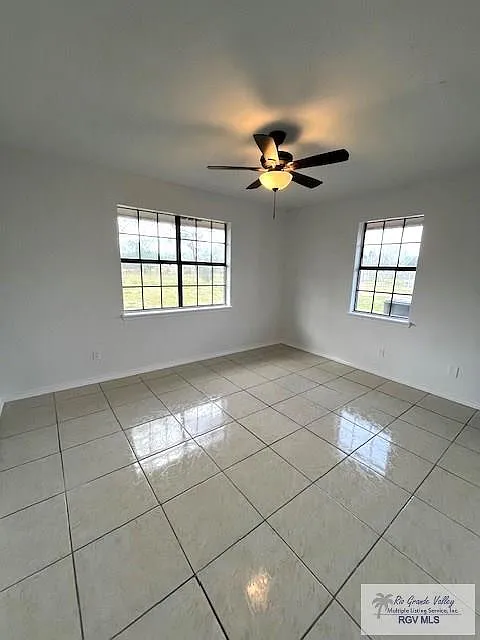 3 bed, 2.0 bath, 1129 sqft, $1,350 — Photo 3