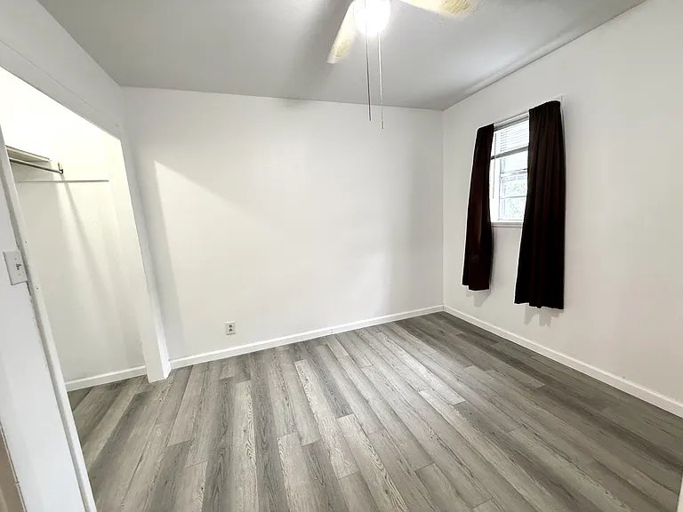 329 E St NE — Photo 13