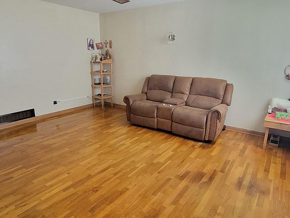 4th image of 981 W Morgan St