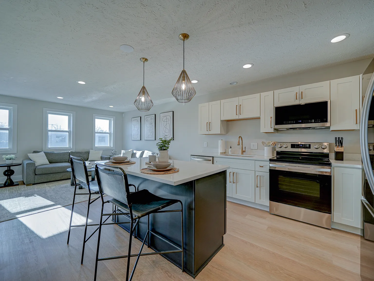 1 bed, 800 sqft, $1,000 — Photo 3