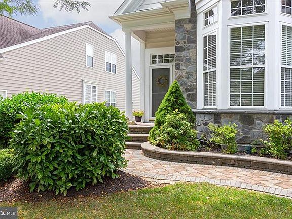 3rd image of 430 Lilac Dr