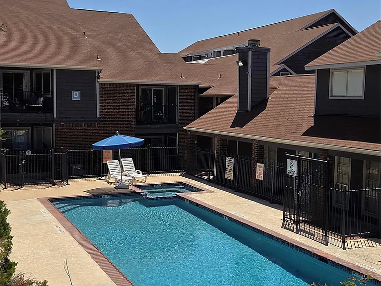 1840 Burton Dr #142 — Photo 2