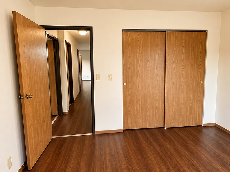 Lakeview Apartments — Photo 17