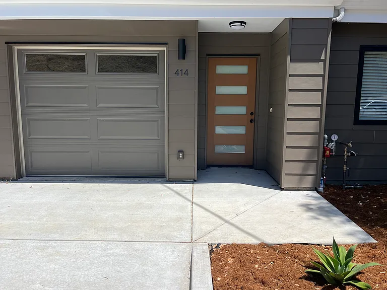 414 Grace Way — Photo 2