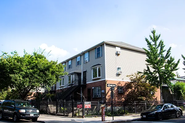 Rented by Owner | media 12