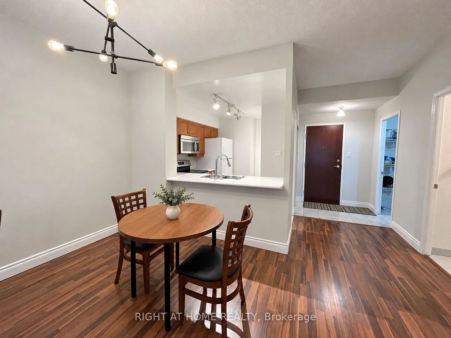 1 bed, $2,400 — Photo 3