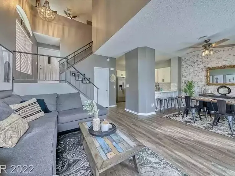 533 Meadbury Dr — Photo 6