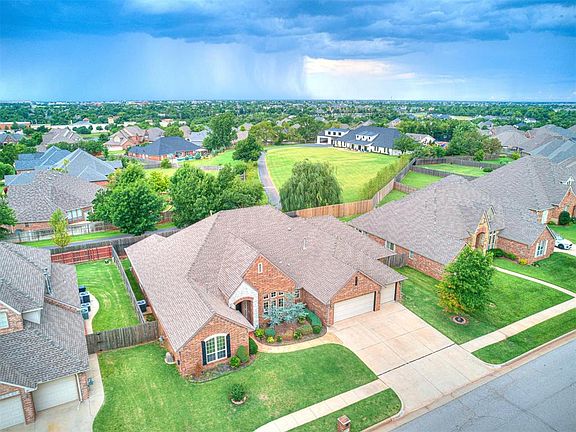 5th image of 15205 Grayson Dr