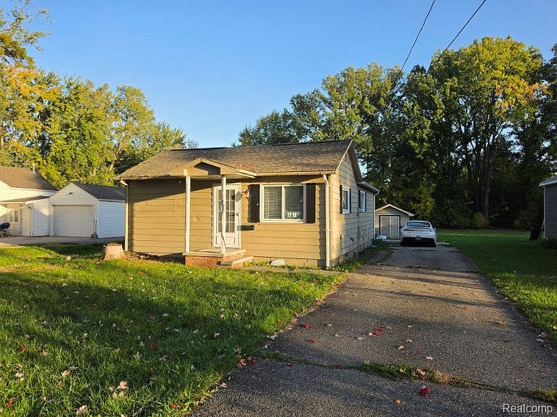 1st image of 567 Helen St