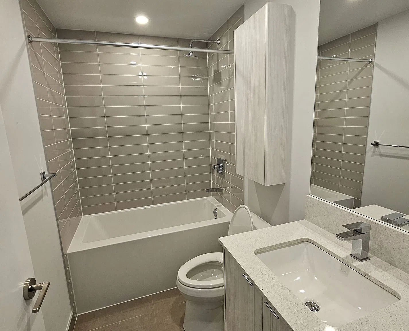 1 bed, $2,300 — Photo 4