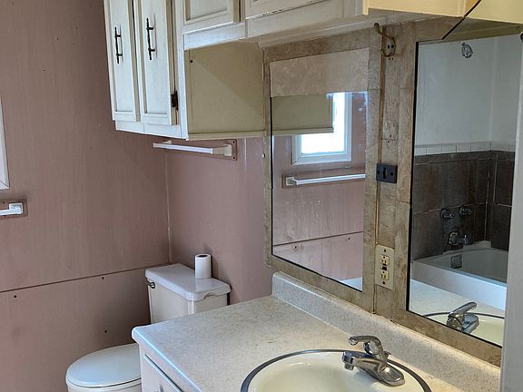 4th image of 12 Cedar Ave
