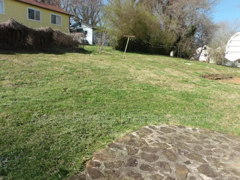 102 Wainwright Rd — Photo 5