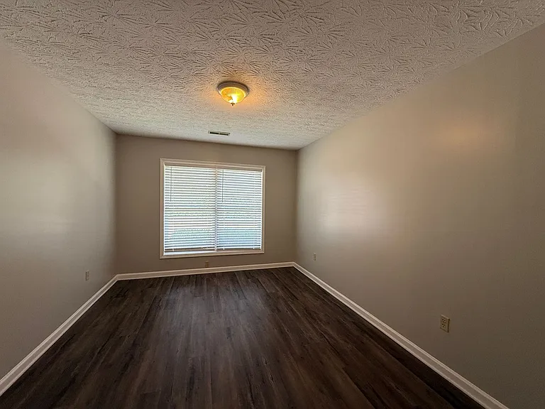 328 Ferguson St — Photo 18