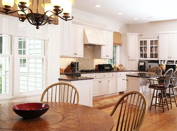 Eat-In Kitchen