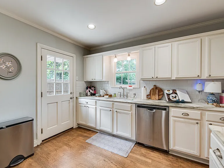 6219 Revere Pl — Photo 9