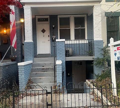 2nd image of 906 I St SE #1