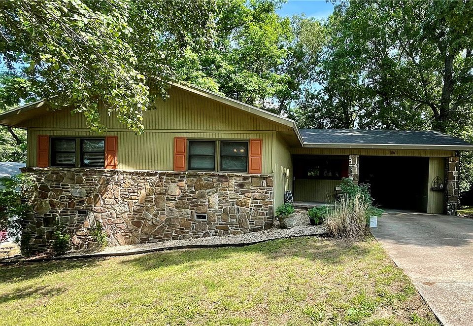 1st image of 26 Elizabeth Dr
