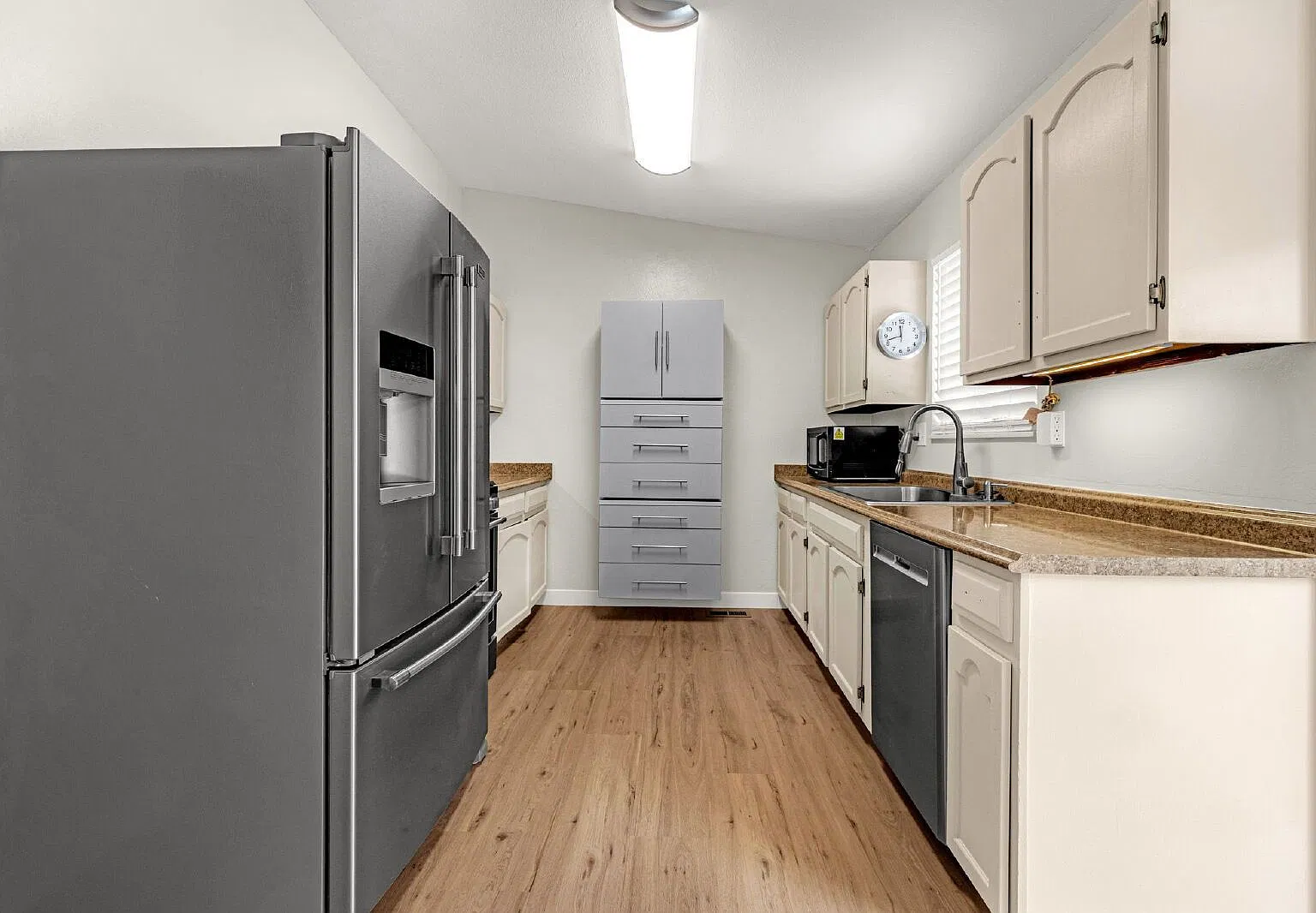 3 bed, 2.0 bath, 1666 sqft, $2,200 — Photo 3