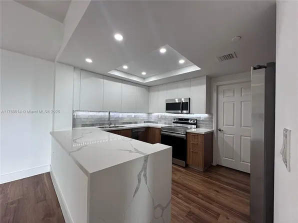 9725 NW 52nd St APT 515, Doral, FL 33178