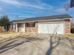 2713 W Fir St, Rogers, AR 72758
