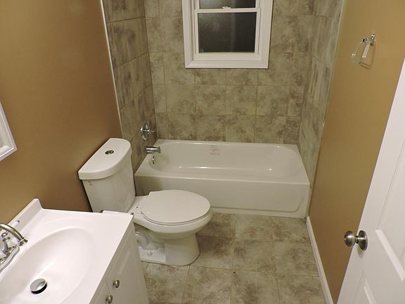 5th image of 26073 Dartmouth St