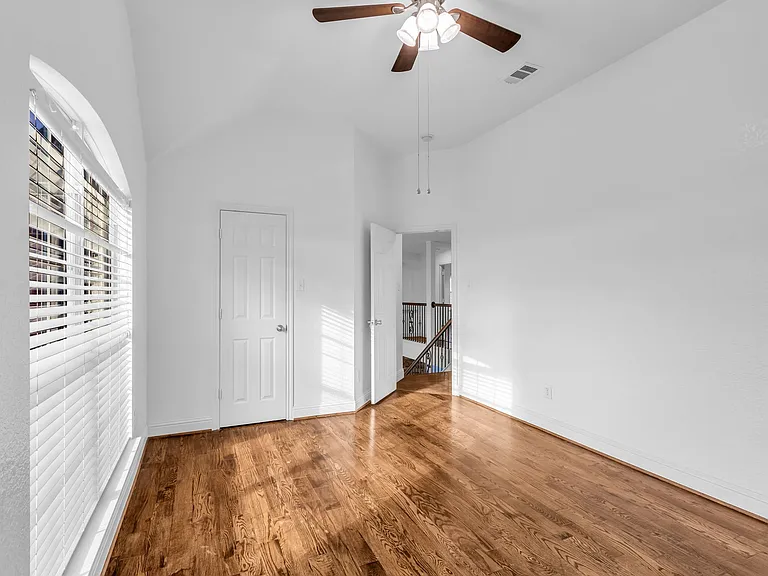 3010 Lena Dr — Photo 24