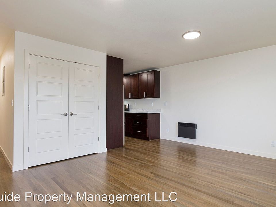 1st image of 4427 5th Ave NE #13