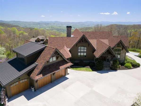 306 Dancing Bear Dr, Hendersonville, NC 28792