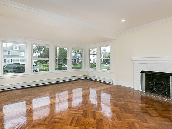 3rd image of 2330 Rockwood Ave