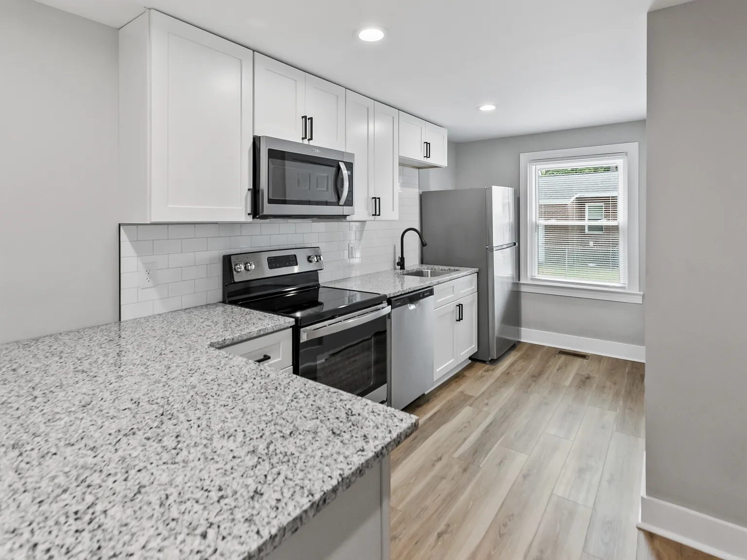 2 bed, 800 sqft, $1,150 — Photo 2