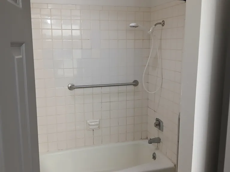 2531 Woodlawn Dr — Photo 4