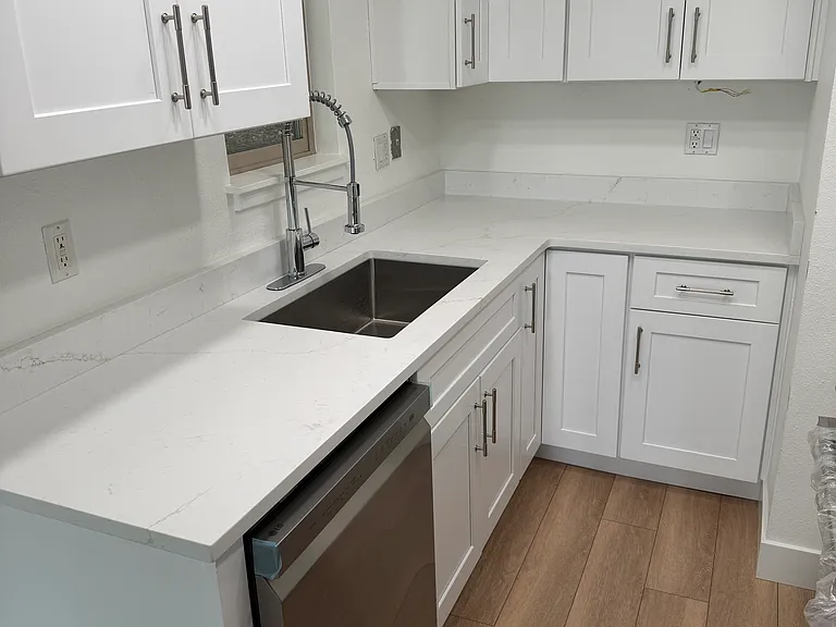 1825 S Foothill Dr — Photo 3