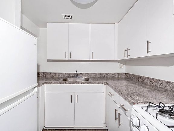 5th image of 88 Fulton St #110