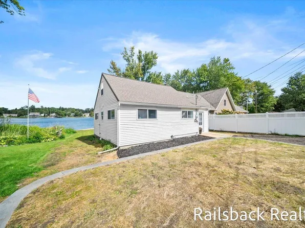 2747 Van Dyke St, Conklin, MI 49403