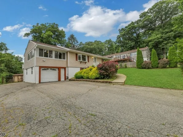 406 High Crest Dr, West Milford Twp., NJ 07480