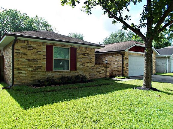 3rd image of 1019 Huntington Dr