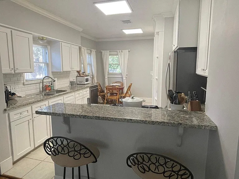 727 Le Green St — Photo 31