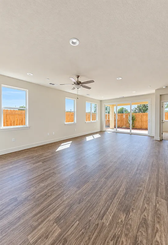 4 bed, 3.0 bath, 2050 sqft, $3,400 — Photo 4