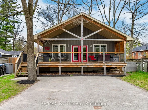 12 5th Ln, Wasaga Beach, ON L9Z 2E9