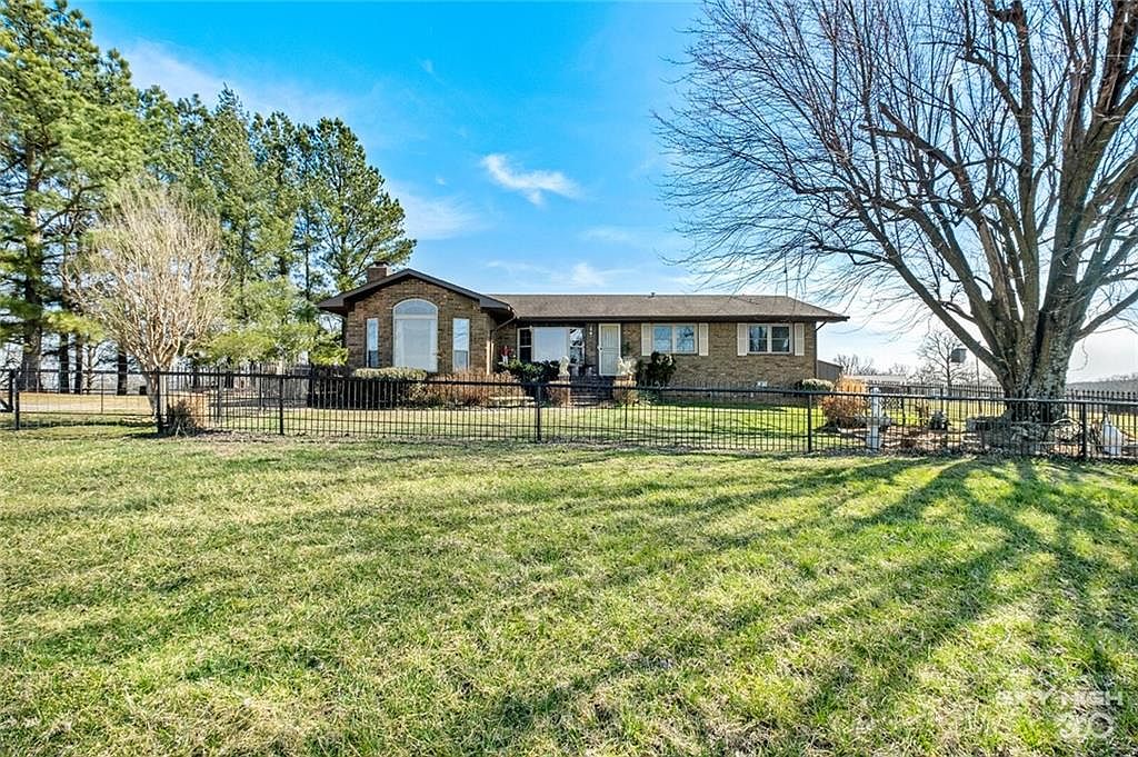 1247 Madison St 7855 Huntsville Ar 72740 Mls 1176946 Zillow