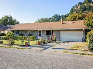 1101 Riverside Dr, Rio Dell, CA 95562