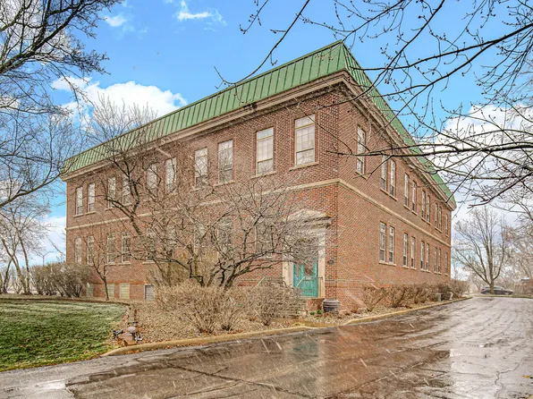 945 5th St Unit 101, Chesterton, IN 46304